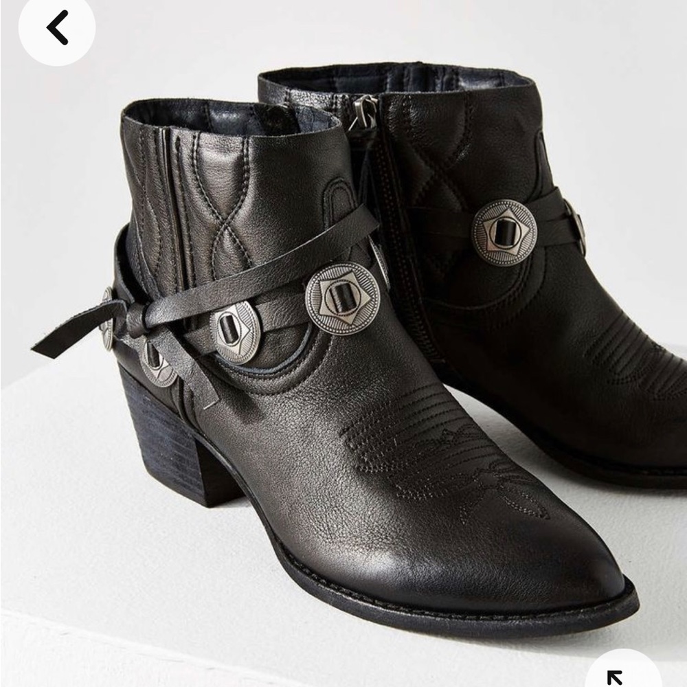 Dolce Vita Skye western boots